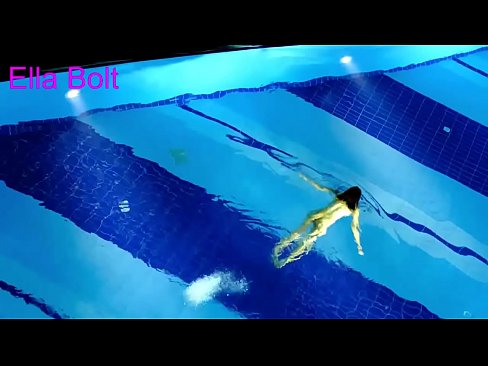 ❤️ Non posso smettere di guardare, giovane bionda catturata nuotare nuda nella piscina del resort ELLA BOLT ☑ Porno bello al it.hentaibar.ru ☑