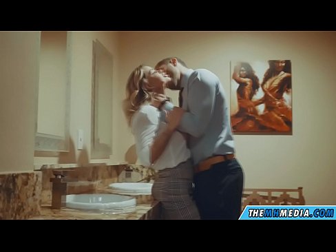 ❤️ Quando una bionda formosa ti seduce in un bagno pubblico ☑ Porno bello al it.hentaibar.ru ☑